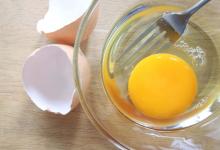 What to know about eating raw eggs