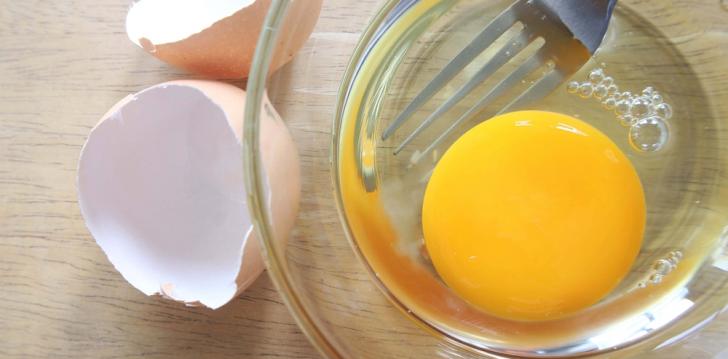 What to know about eating raw eggs
